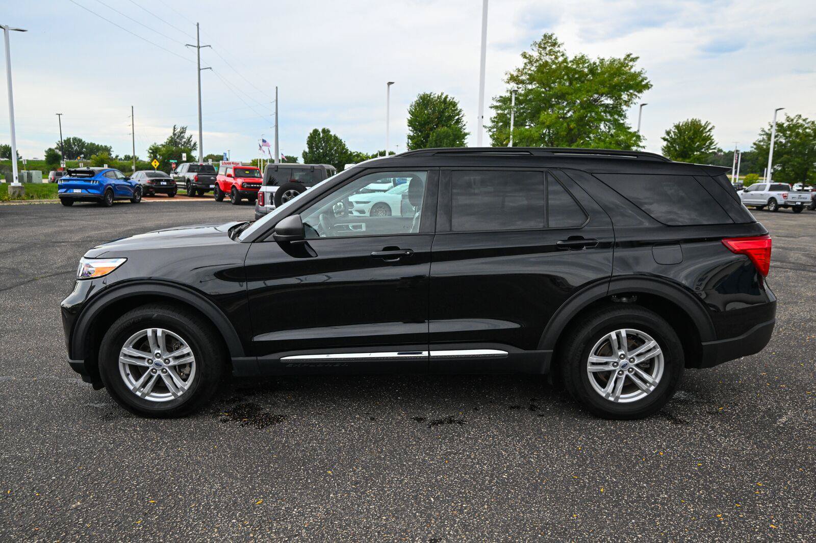 Certified 2024 Ford Explorer XLT w/ Equipment Group 202A AWD/4WD image 8