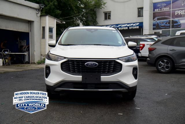 Certified 2024 Ford Escape SE FWD image 2
