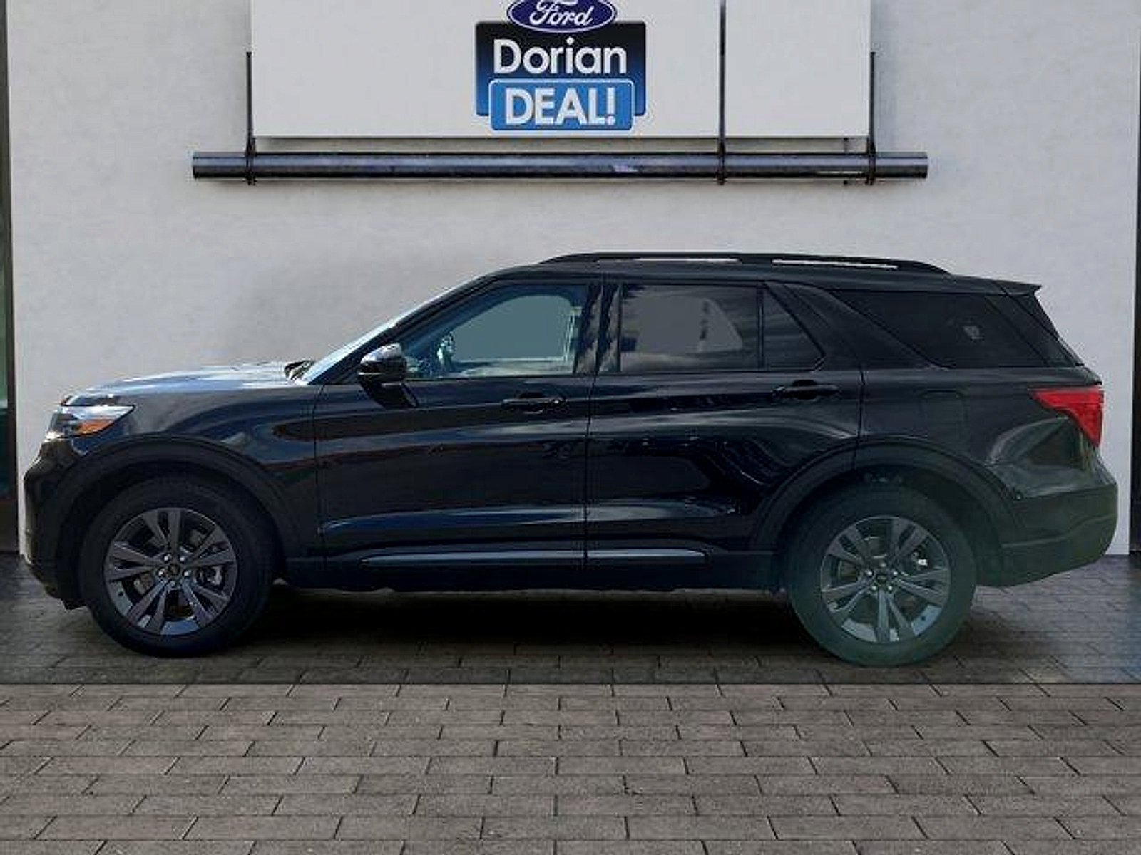 Certified 2024 Ford Explorer XLT w/ Equipment Group 202A AWD/4WD image 6