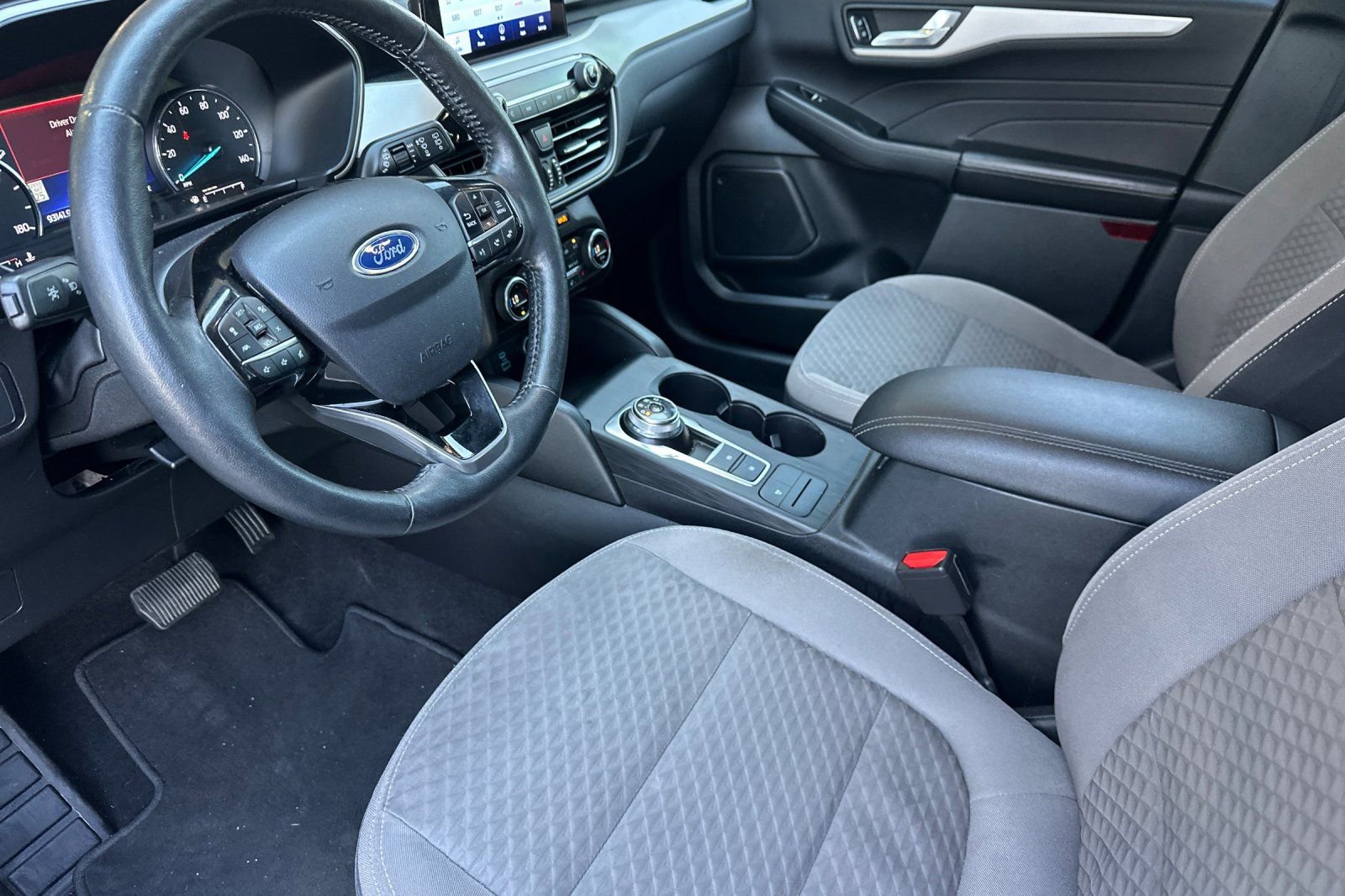 Certified 2021 Ford Escape SE w/ SE Sport Appearance Package FWD image 9