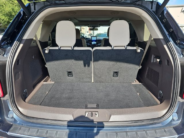 Certified 2024 Ford Explorer Platinum w/ Technology Package AWD/4WD image 13