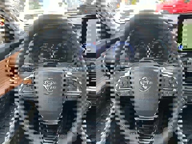 Used 2025 Toyota Grand Highlander AWD image 29