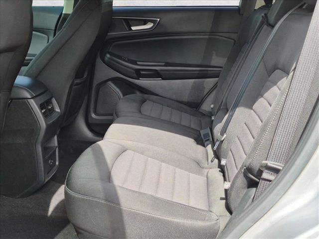 Certified 2022 Ford Edge SE w/ Black Appearance Package AWD/4WD image 16