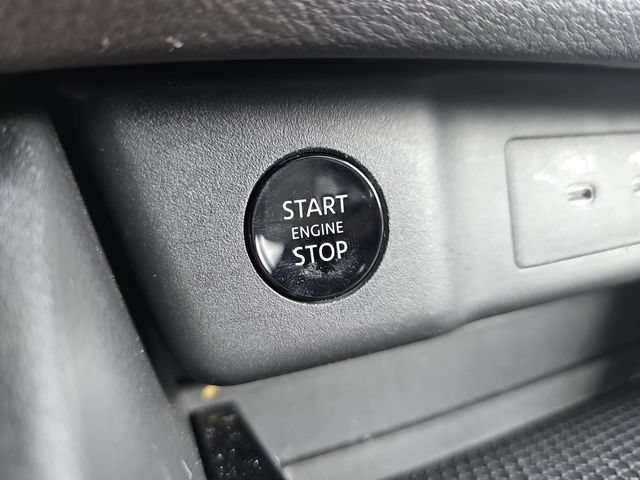 Used 2025 Nissan Rogue SV FWD image 29