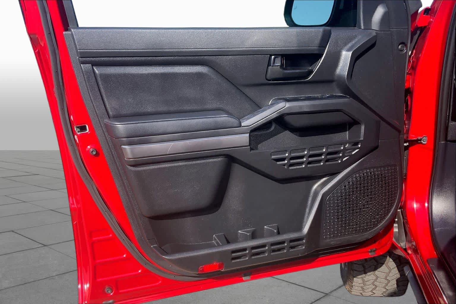 Used 2025 Toyota Tacoma SR5 AWD/4WD image 22
