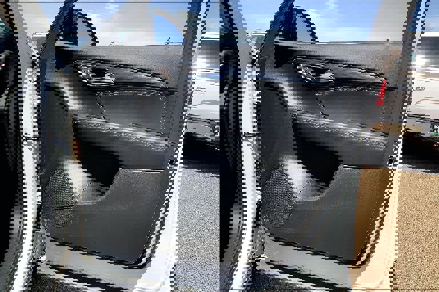 Used 2022 Buick Envision Essence w/ Sport Touring Package FWD image 23