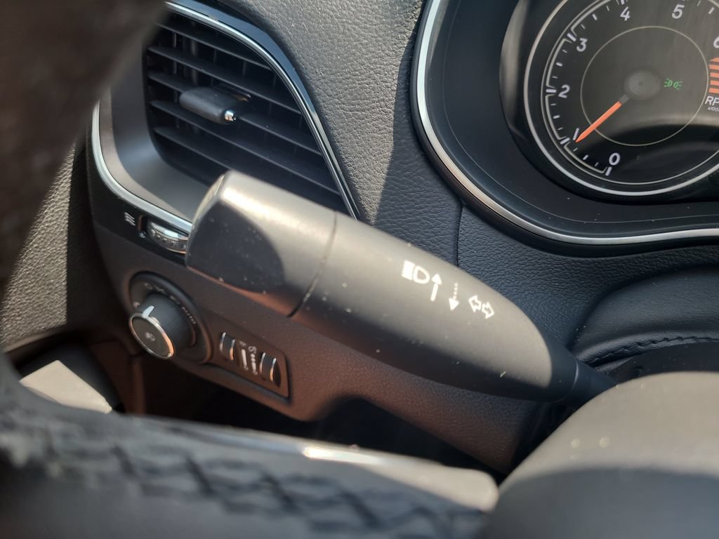 Used 2020 Jeep Cherokee Latitude Plus FWD image 28