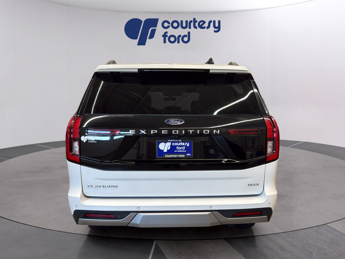 Certified 2025 Ford Expedition Max Platinum w/ Driver's Package AWD/4WD image 6