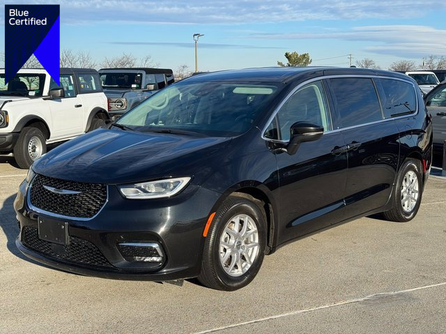 Used 2023 Chrysler Pacifica Touring-L image 1