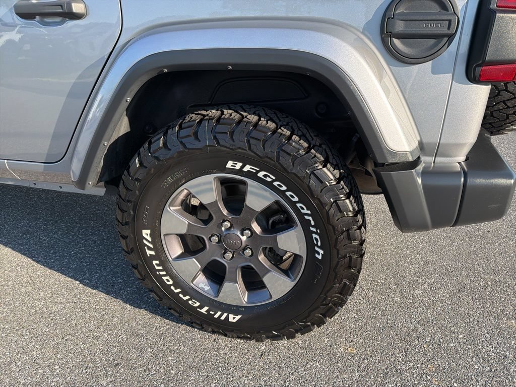 Used 2018 Jeep Wrangler Unlimited Sahara AWD/4WD image 13