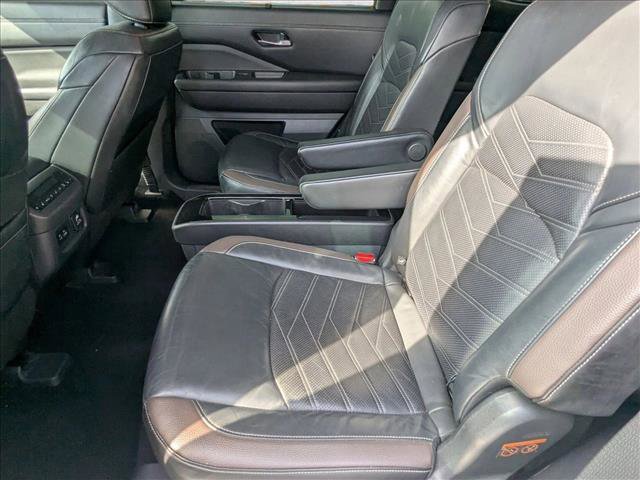 Used 2022 Nissan Pathfinder Platinum w/ Cargo Package image 18