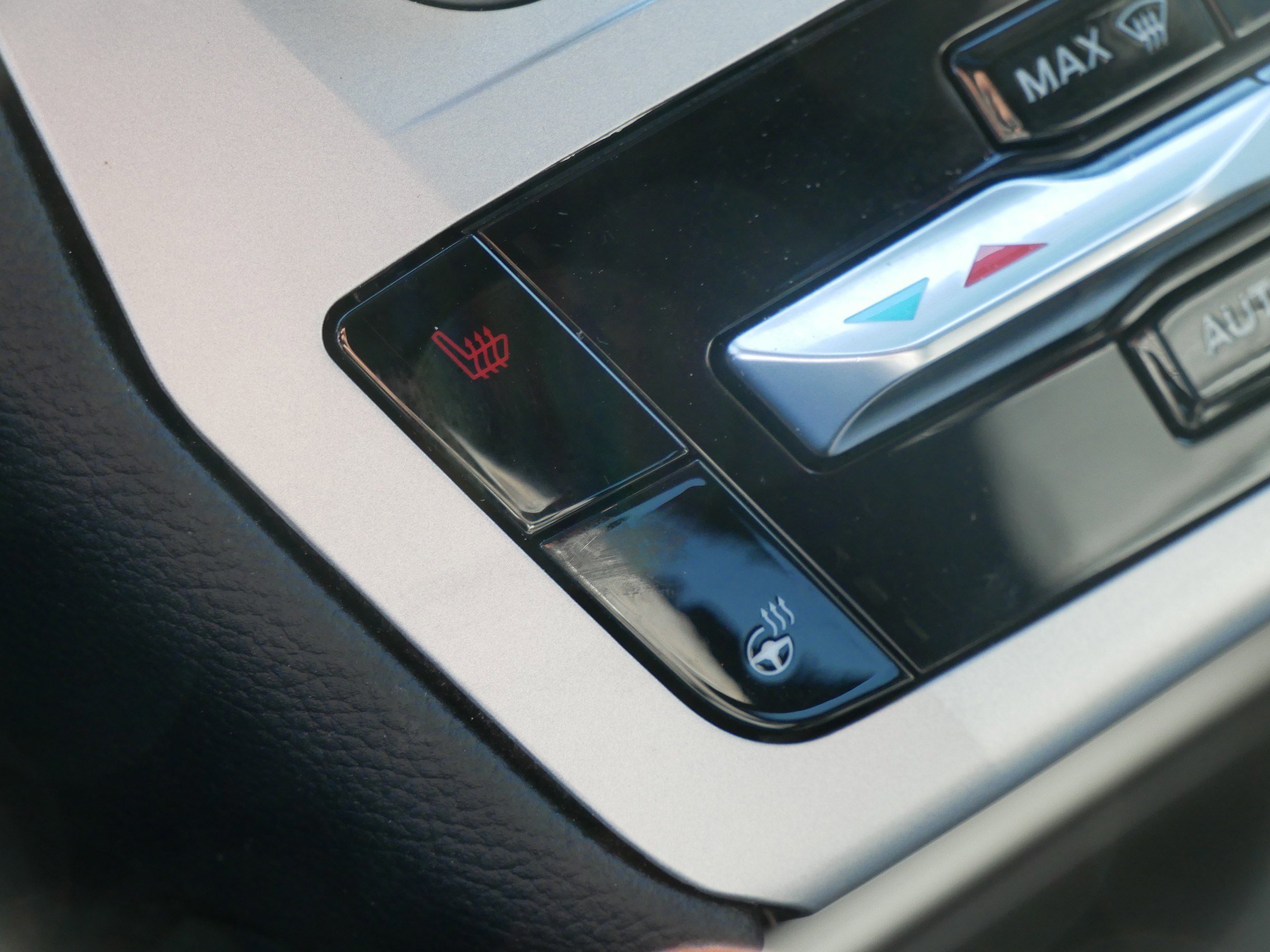 Certified 2022 Ford Explorer XLT w/ Equipment Group 202A image 31