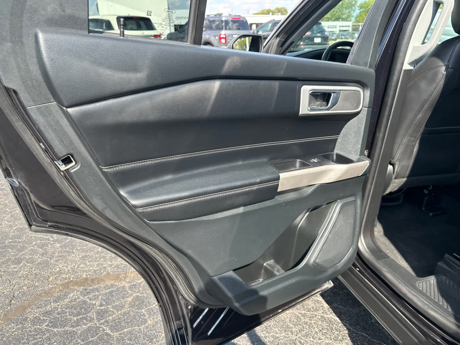 Certified 2022 Ford Explorer XLT w/ Equipment Group 202A image 29