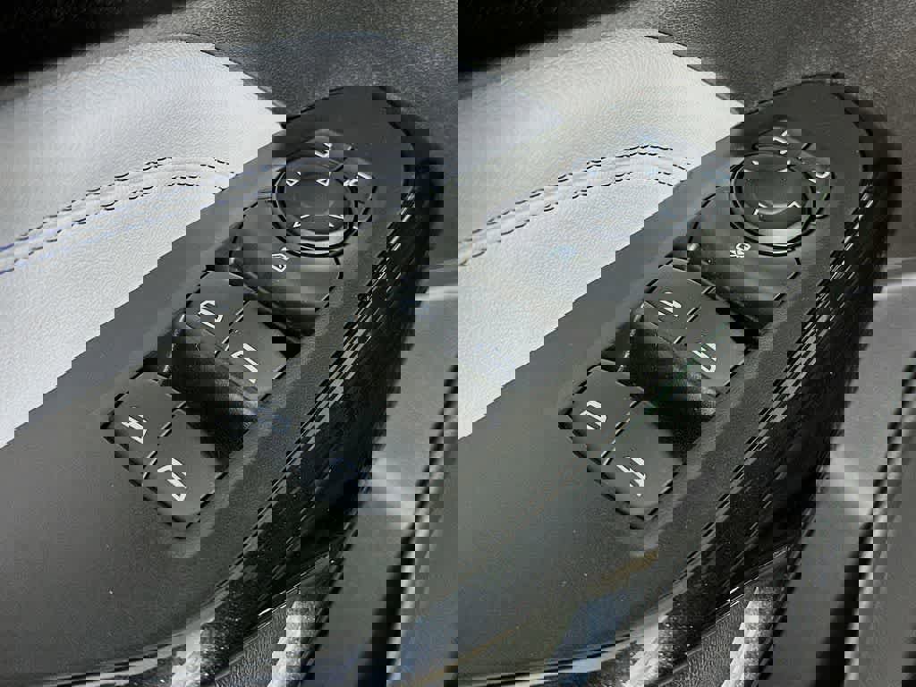 Used 2025 Chevrolet Trax LT w/ LT Convenience Package image 27