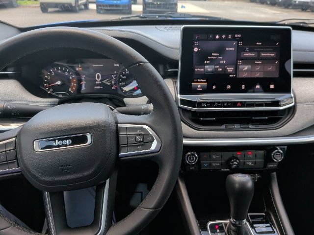 Used 2024 Jeep Compass Latitude AWD/4WD image 19