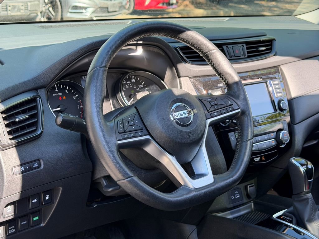 Used 2018 Nissan Rogue SV w/ Premium Package AWD/4WD image 19