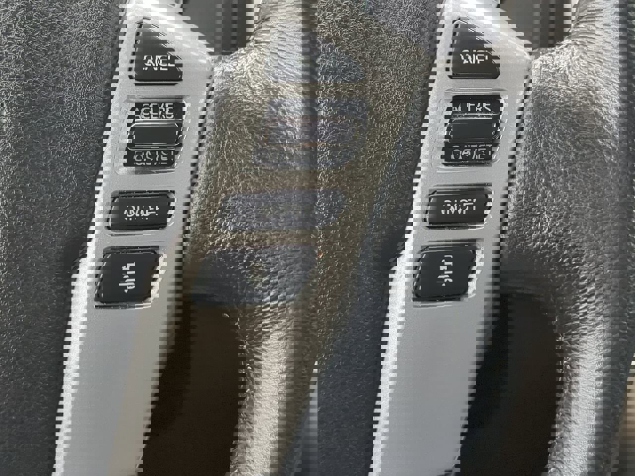 Used 2021 Nissan Titan SV w/ SV Convenience Package image 24