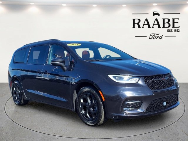 Used 2021 Chrysler Pacifica Limited w/ S Appearance Package FWD image 1