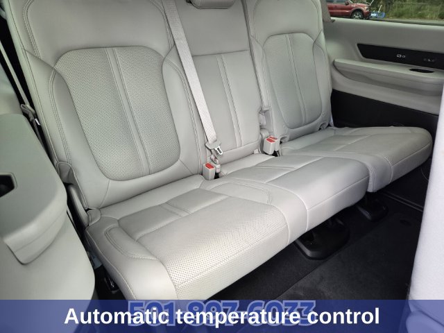 Used 2023 Jeep Wagoneer L Series II w/ Premium Group I AWD/4WD image 16