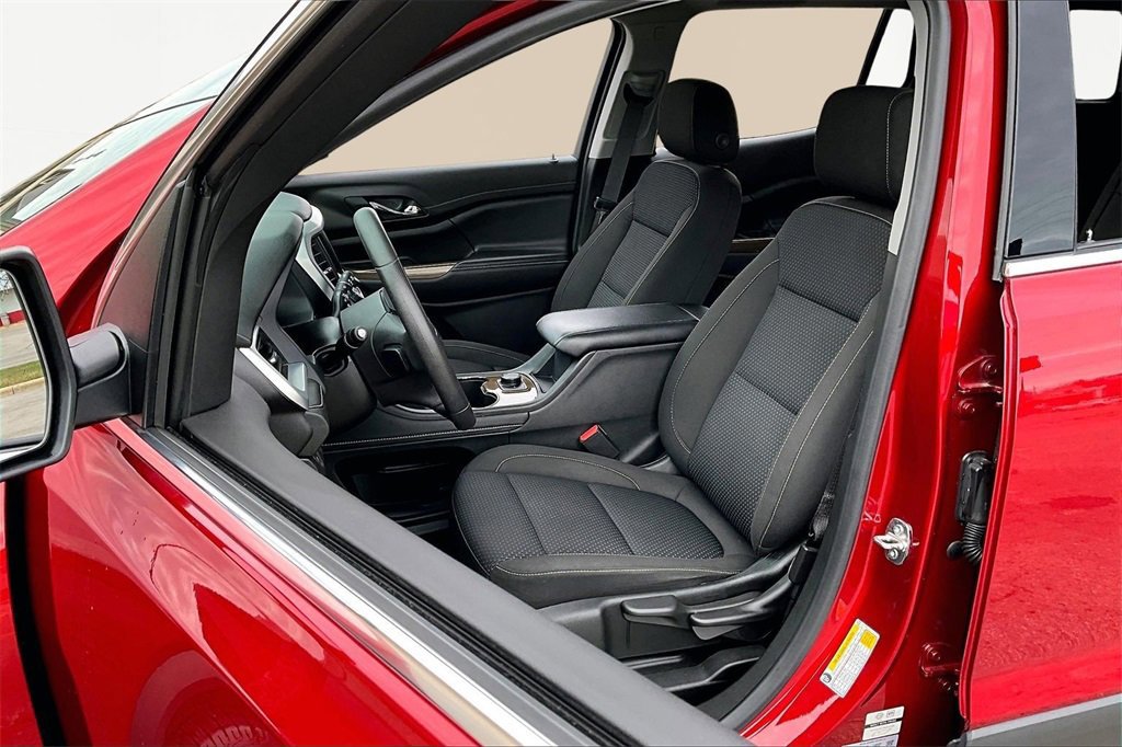 Used 2023 GMC Acadia SLE image 25