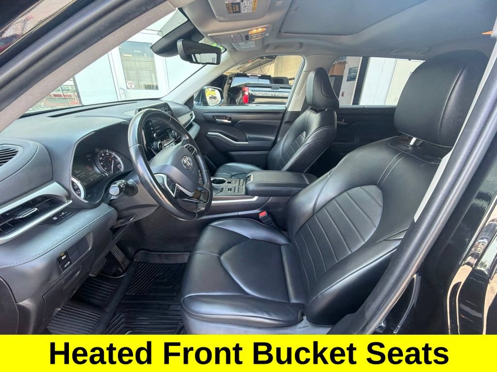 Used 2022 Toyota Highlander XLE AWD/4WD image 16