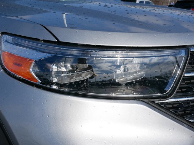 Certified 2021 Ford Explorer XLT w/ Equipment Group 202A image 5