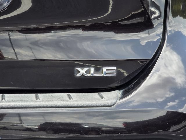 Used 2022 Toyota Highlander XLE FWD image 32