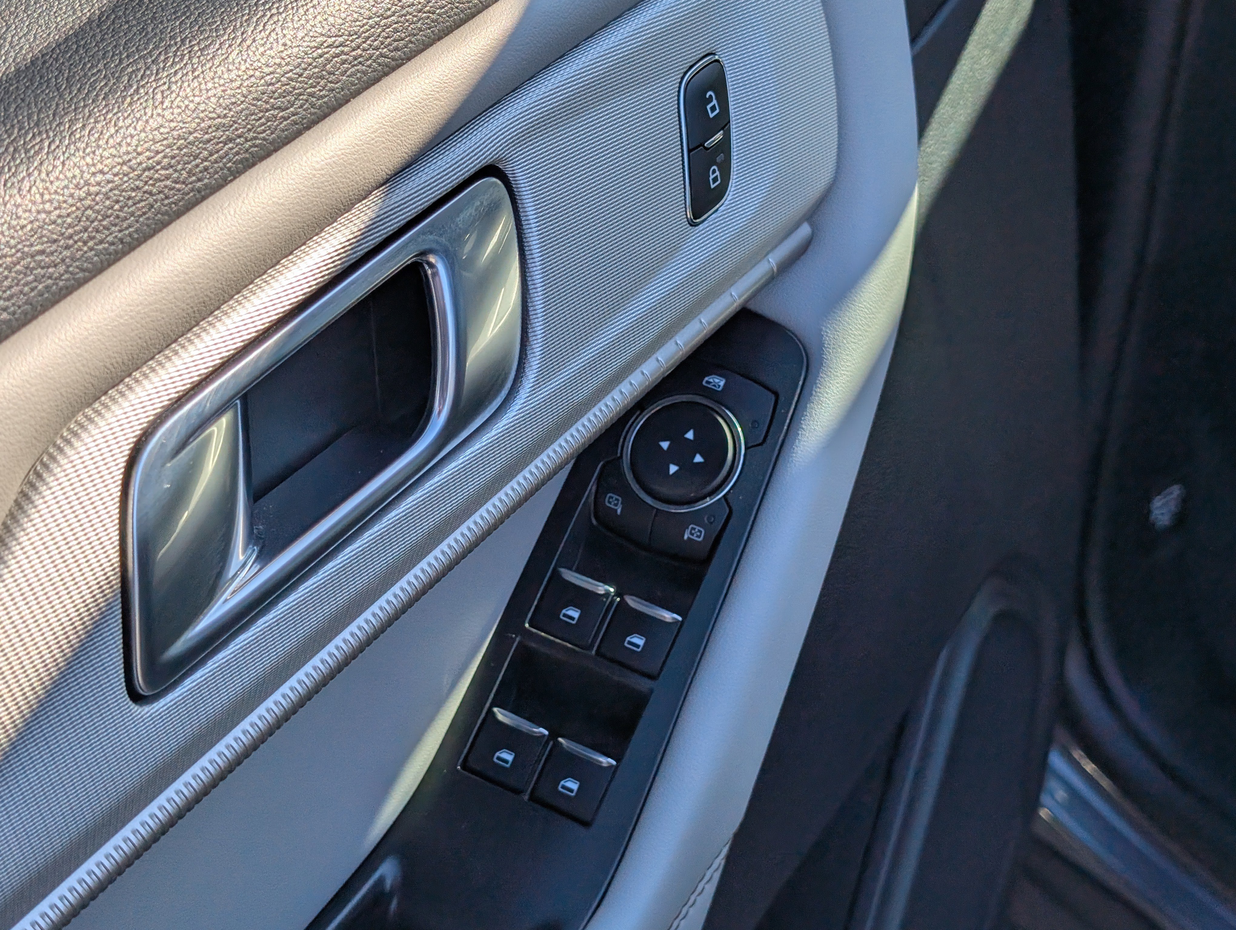 Certified 2025 Ford Explorer Active w/ Active Comfort Package image 23