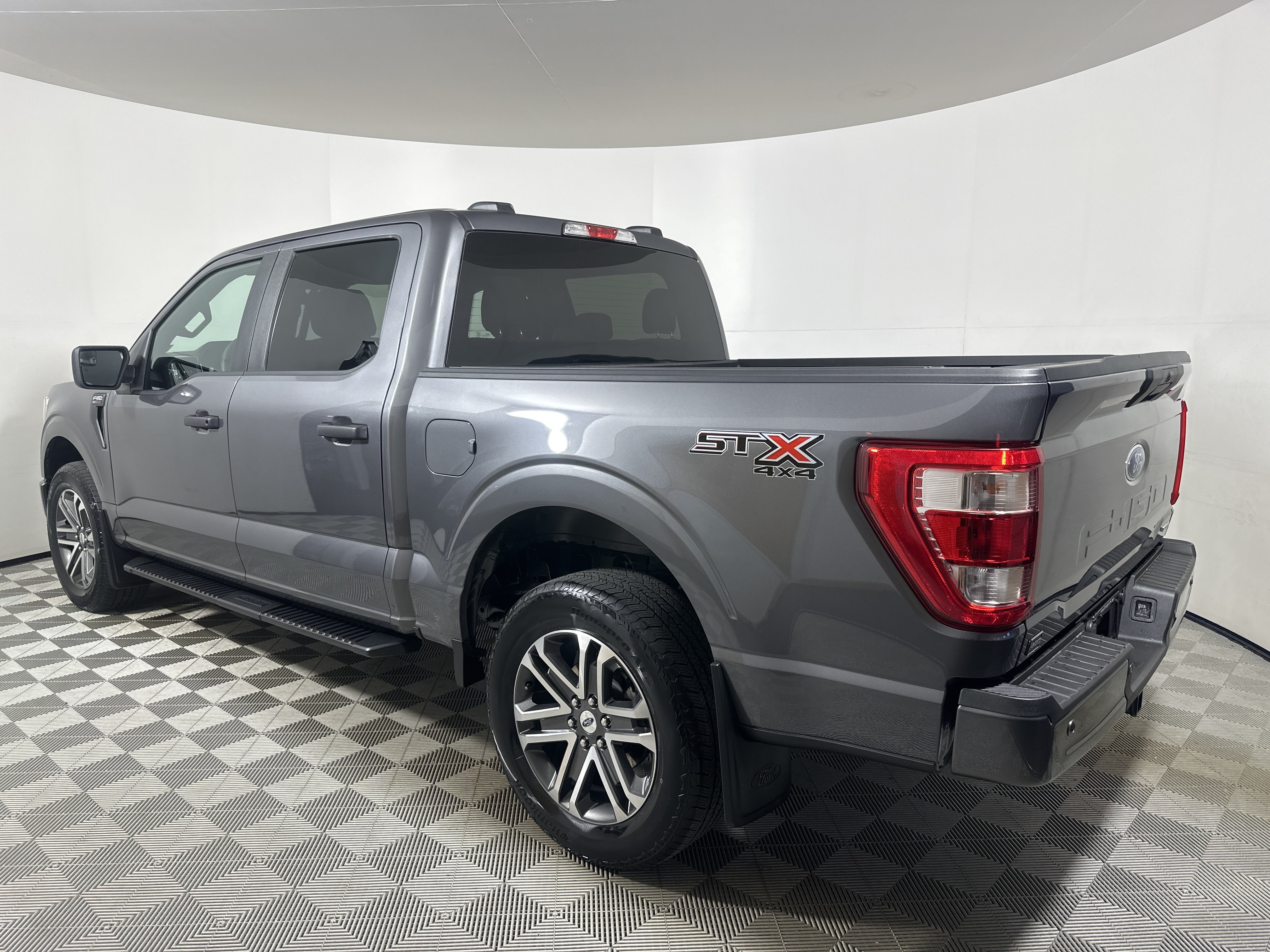 Certified 2022 Ford F150 XL w/ STX Appearance Package AWD/4WD image 5
