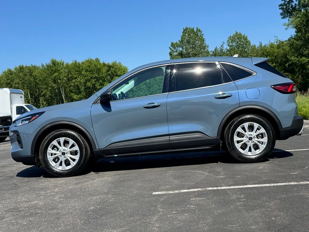 Certified 2025 Ford Escape Active w/ Cold Weather Package FWD image 8