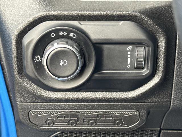 Used 2025 Jeep Wrangler Sport image 17