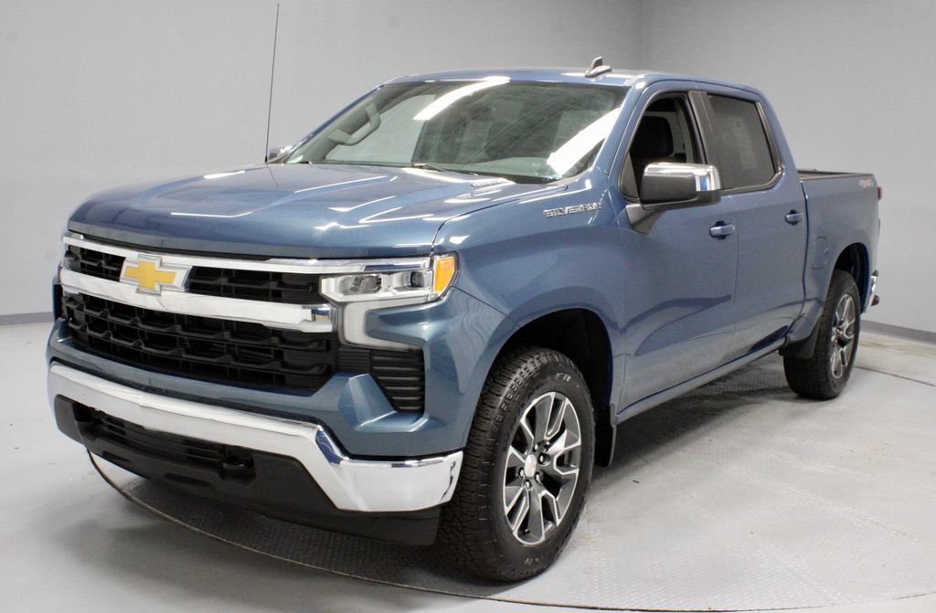 Used 2024 Chevrolet Silverado 1500 LT AWD/4WD image 6