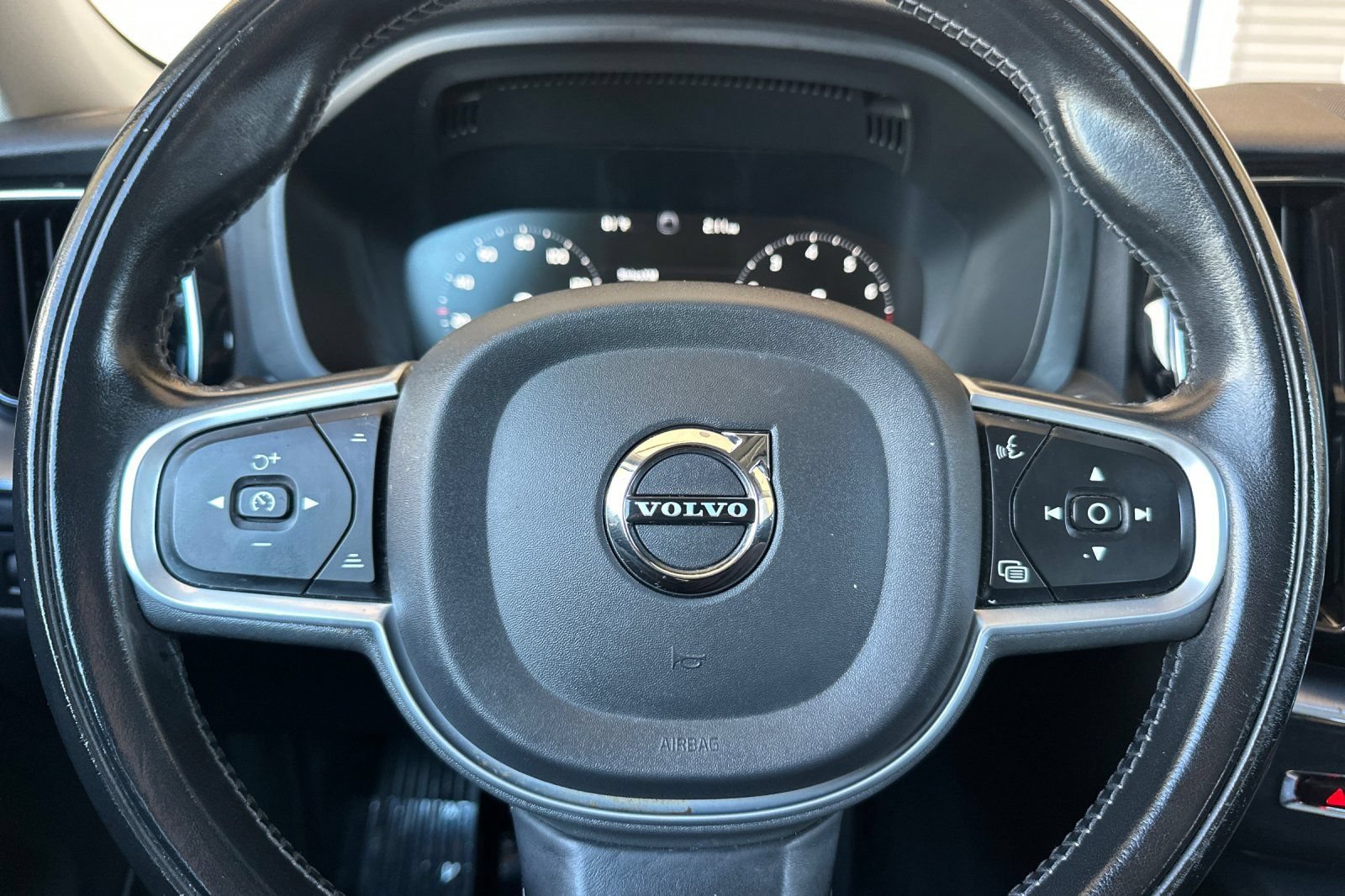 Used 2020 Volvo XC60 T5 Momentum w/ Premium Package AWD/4WD image 35