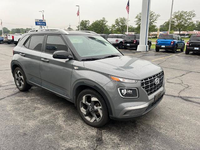 Used 2023 Hyundai Venue Limited FWD image 6