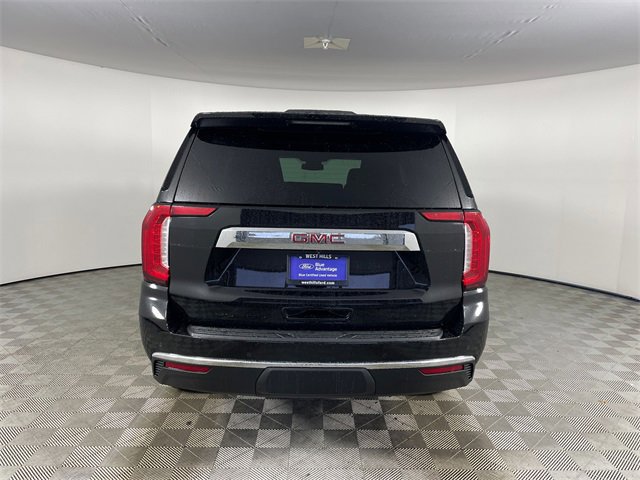 Used 2023 GMC Yukon SLT w/ SLT Luxury Package image 3