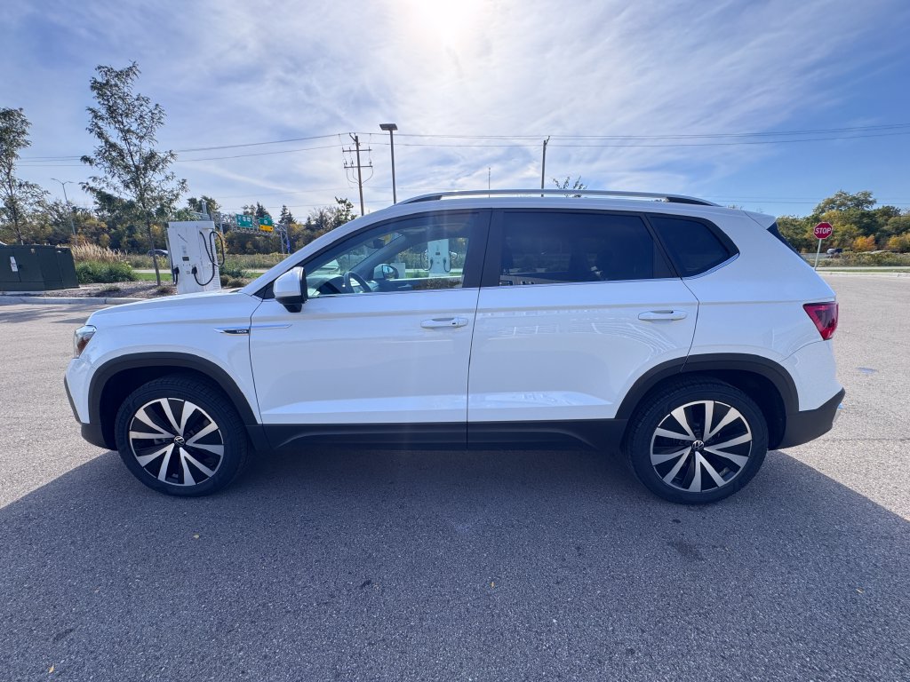 Used 2023 Volkswagen Taos SE AWD/4WD image 6