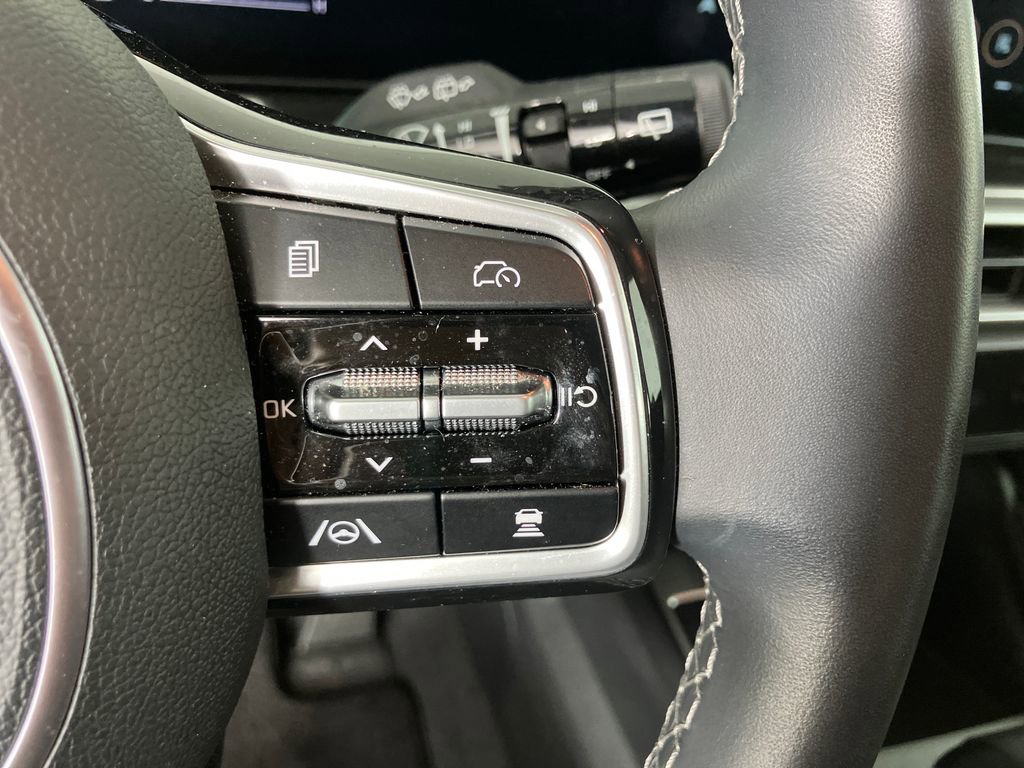 Used 2025 Kia Sorento S image 18