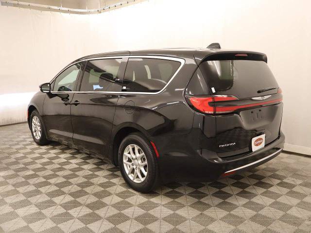 Used 2025 Chrysler Pacifica Select FWD image 24