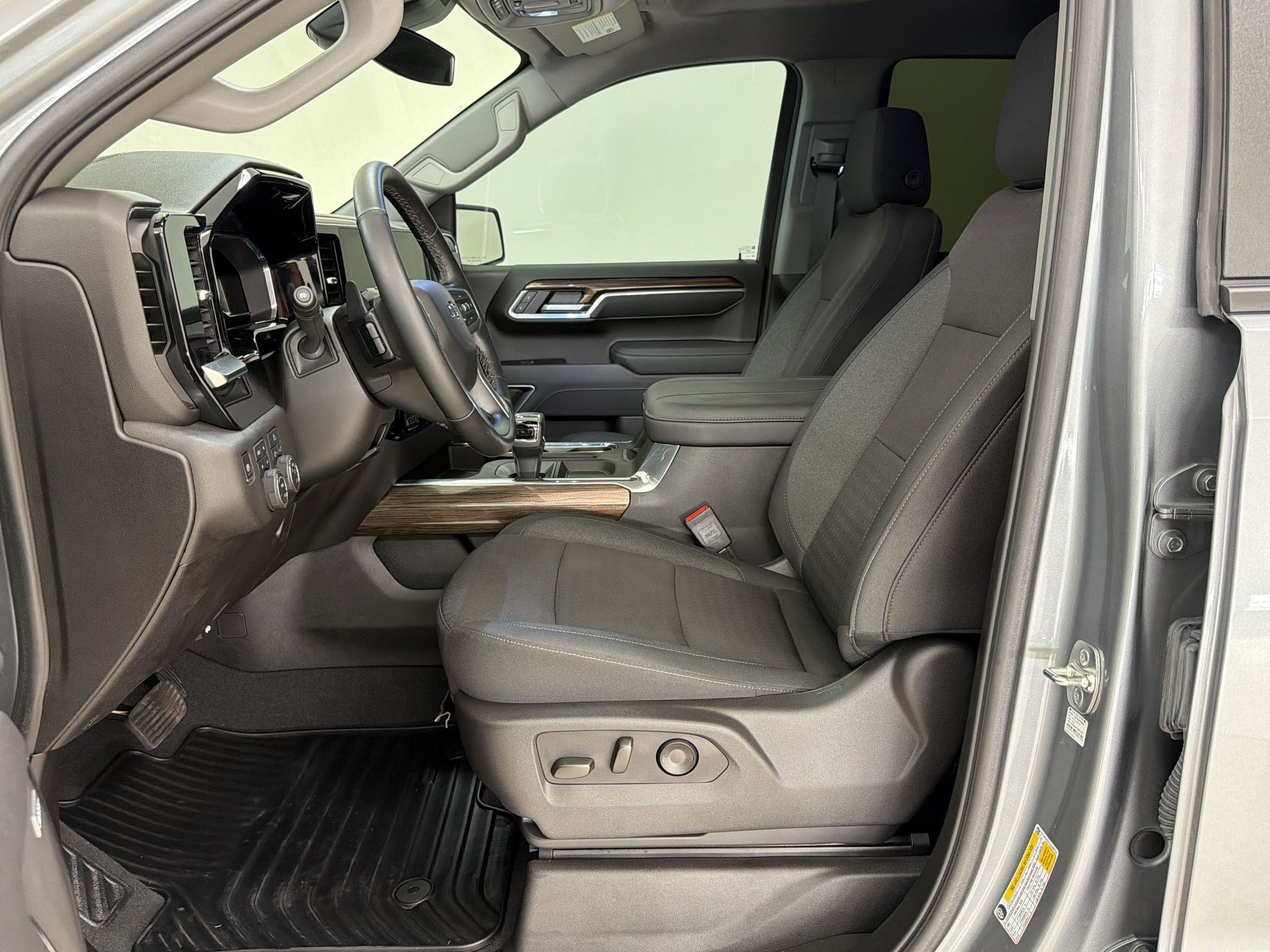 Used 2025 Chevrolet Silverado 1500 RST w/ Texas Edition Plus AWD/4WD image 5