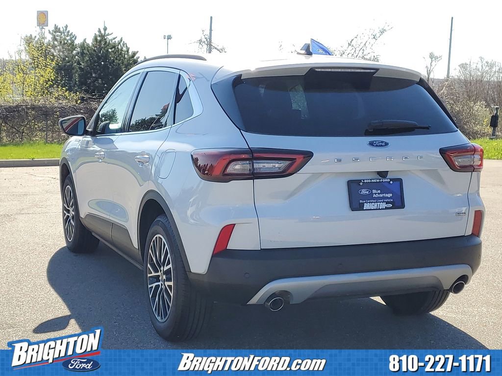 Certified 2025 Ford Escape SE FWD image 3