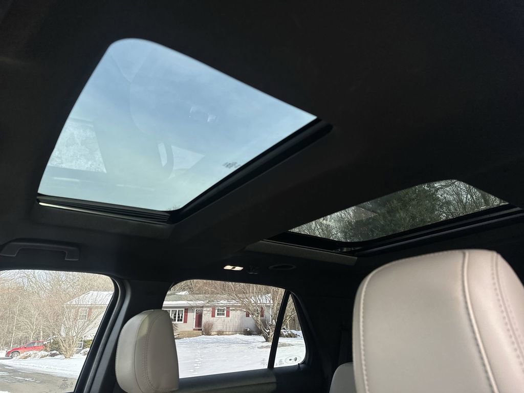 Certified 2018 Ford Explorer XLT w/ Equipment Group 202A image 22