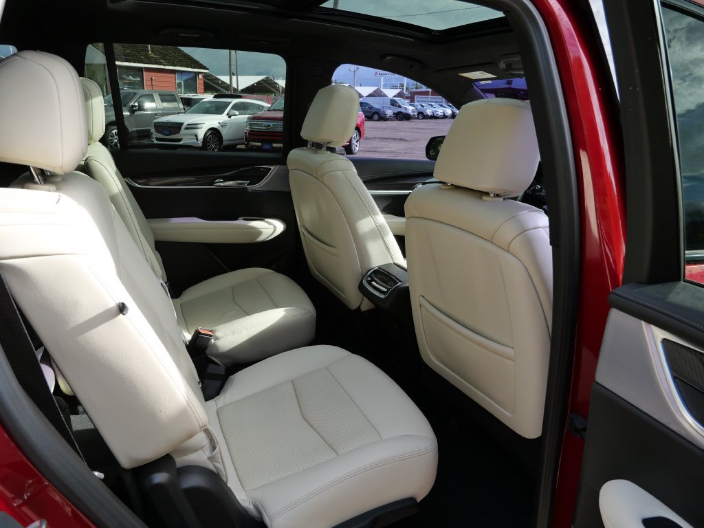 Used 2024 Cadillac XT6 Sport AWD/4WD image 13