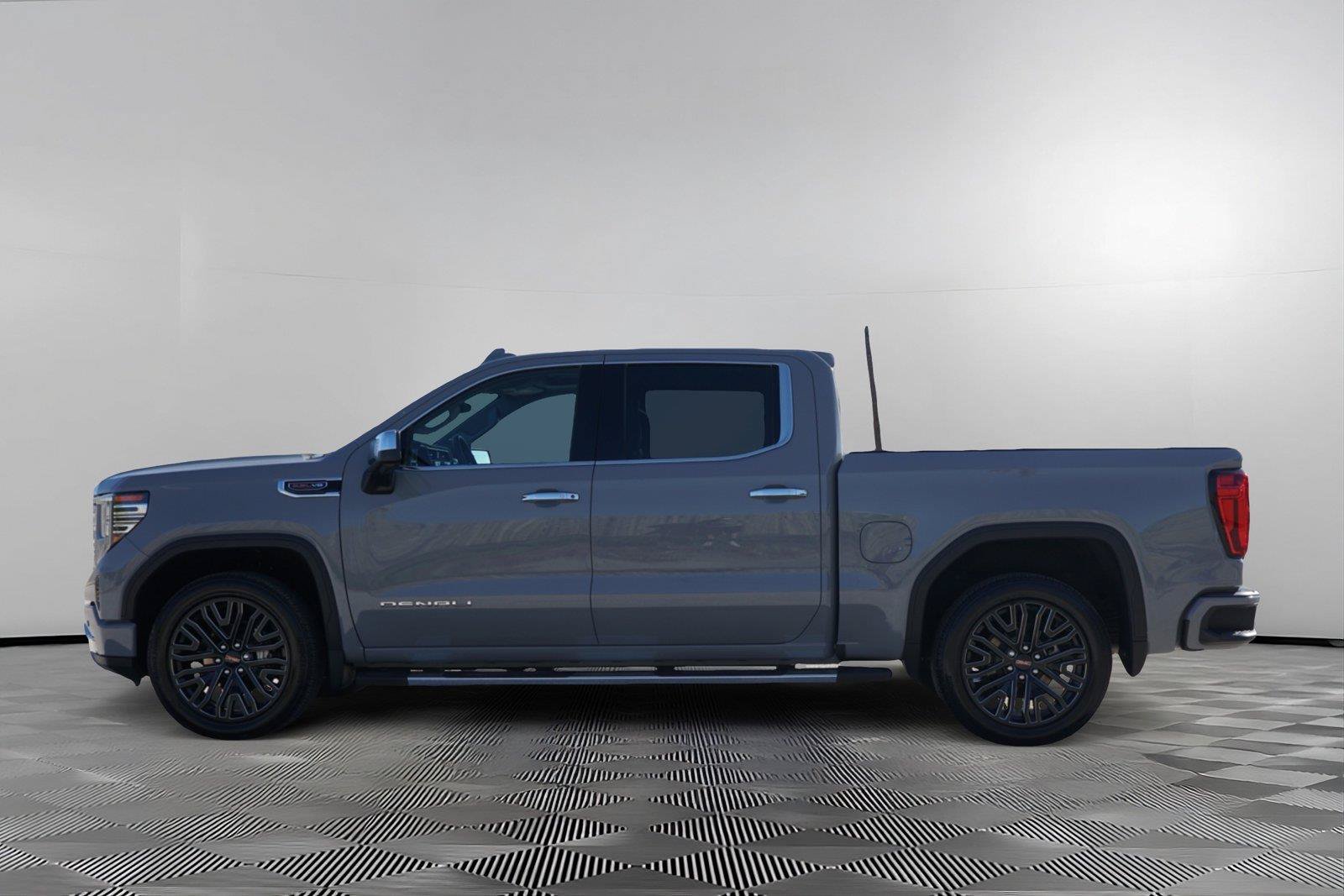 Used 2024 GMC Sierra 1500 Denali w/ Technology Package AWD/4WD image 7