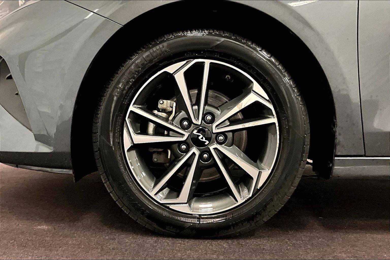 Used 2024 Kia Forte LXS image 8