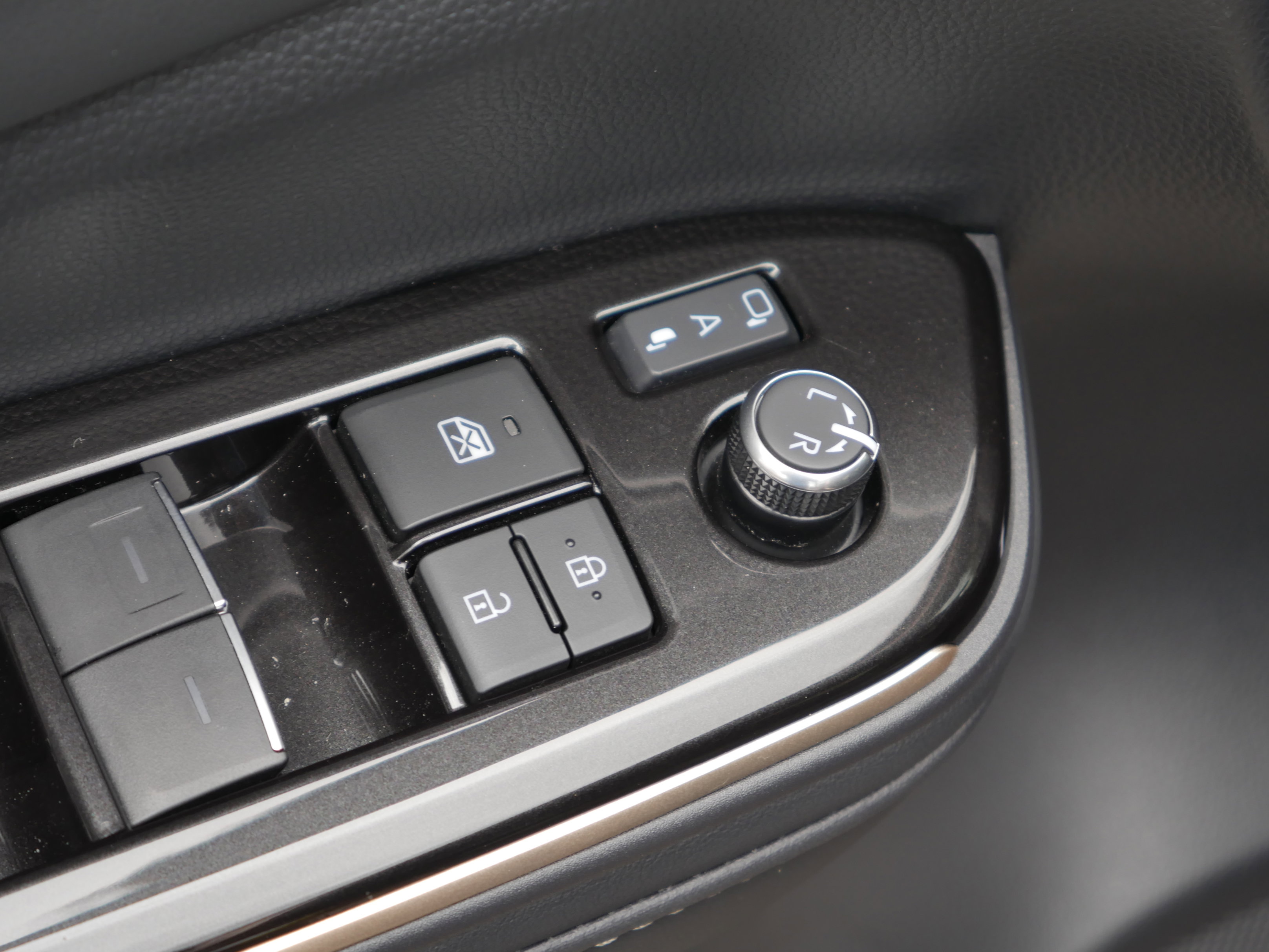 Used 2025 Toyota Crown Signia w/ Advanced Technology Package image 43