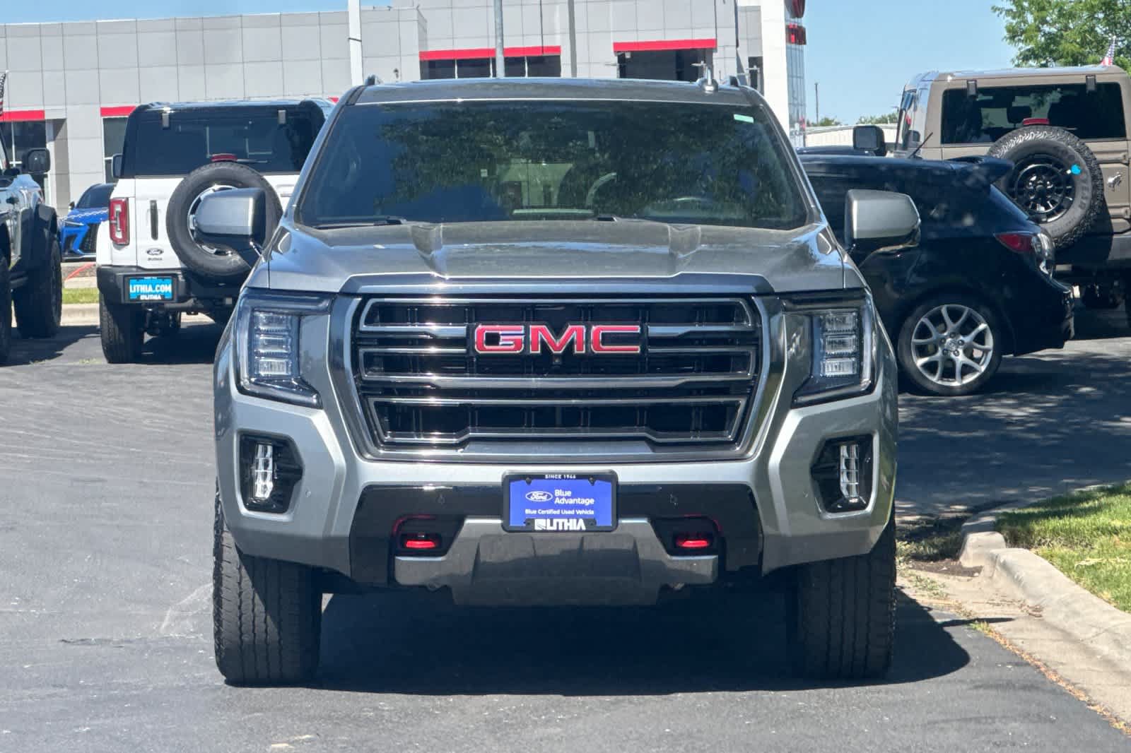Used 2023 GMC Yukon XL AT4 w/ AT4 Premium Plus Package AWD/4WD image 10