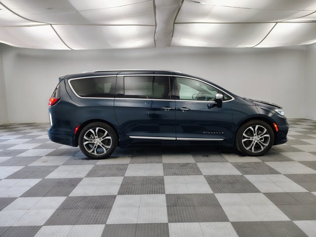 Used 2024 Chrysler Pacifica Pinnacle FWD image 7