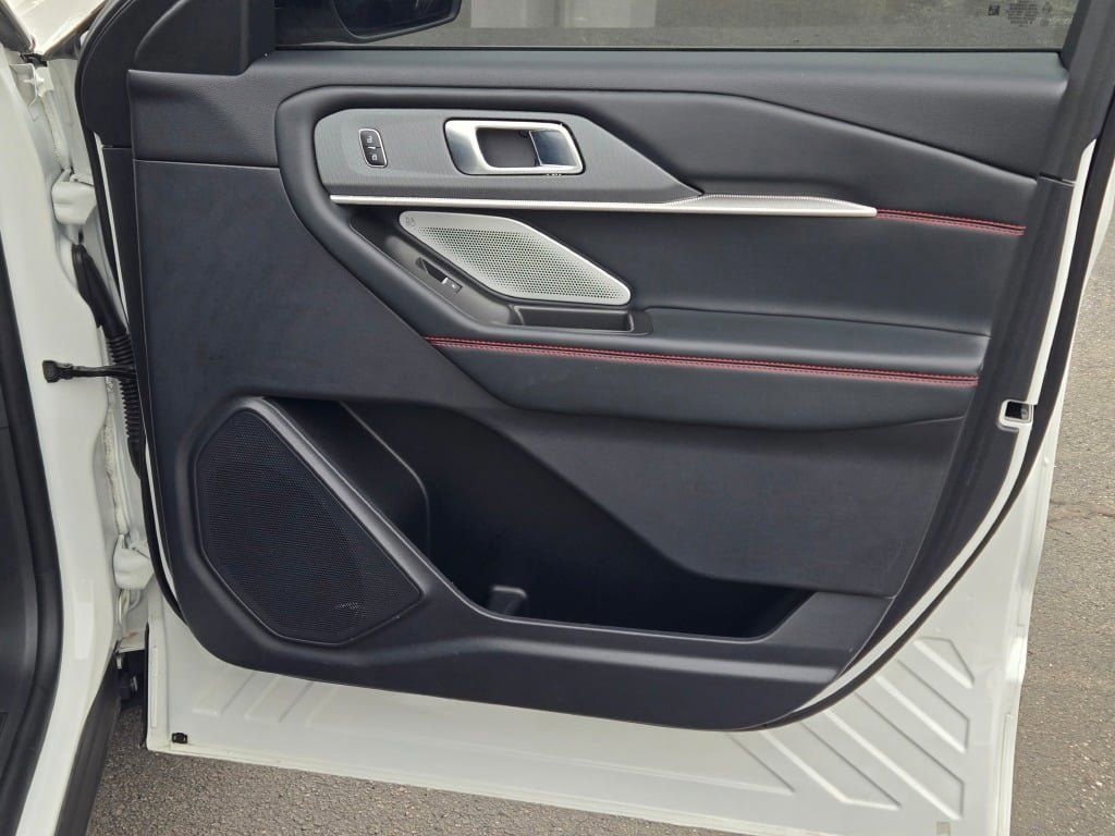 Certified 2025 Ford Explorer ST image 8