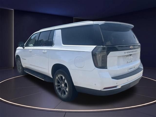 Used 2025 Chevrolet Suburban LT w/ Comfort Package RWD image 3