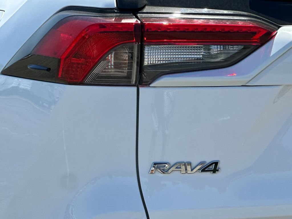 Used 2021 Toyota RAV4 XLE w/ Carpet Mat Package (TMS) FWD image 25